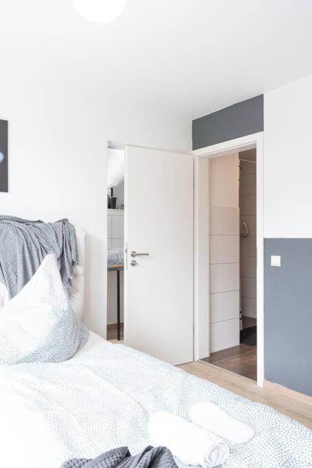 - Nice New York Apartment In The Heart Of Duisburg - Betten & Sofa - 5 Mins Central Station Hbf - Big Tv & Wifi - Exterior foto