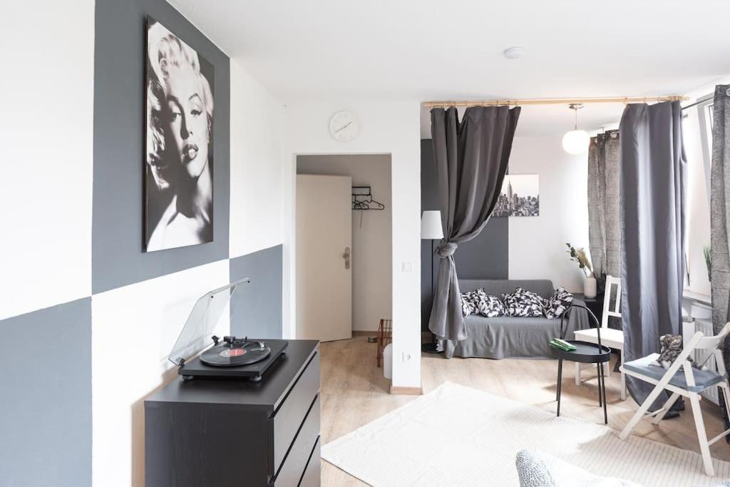 - Nice New York Apartment In The Heart Of Duisburg - Betten & Sofa - 5 Mins Central Station Hbf - Big Tv & Wifi - Exterior foto